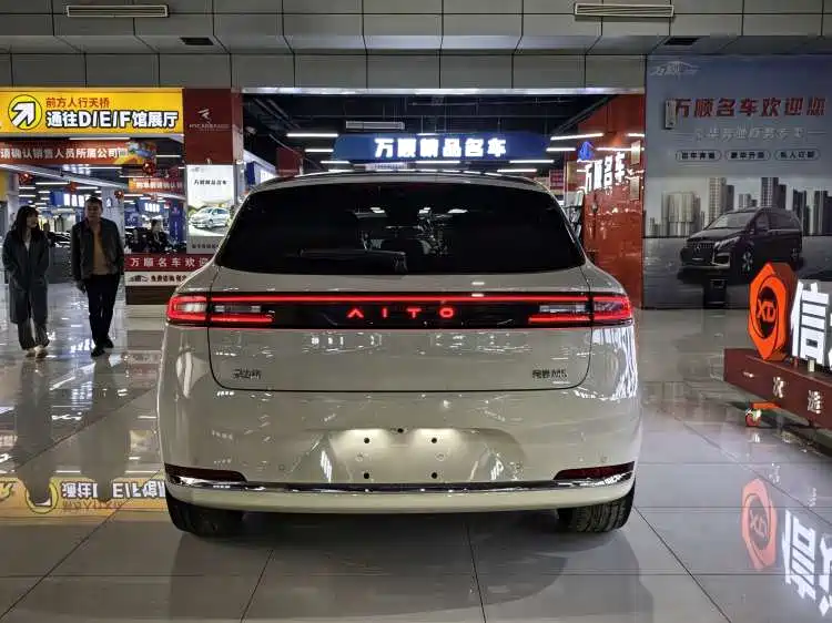 AITO Wenjie AITO M5 2025 Extended Range Ultra AWD фото 16