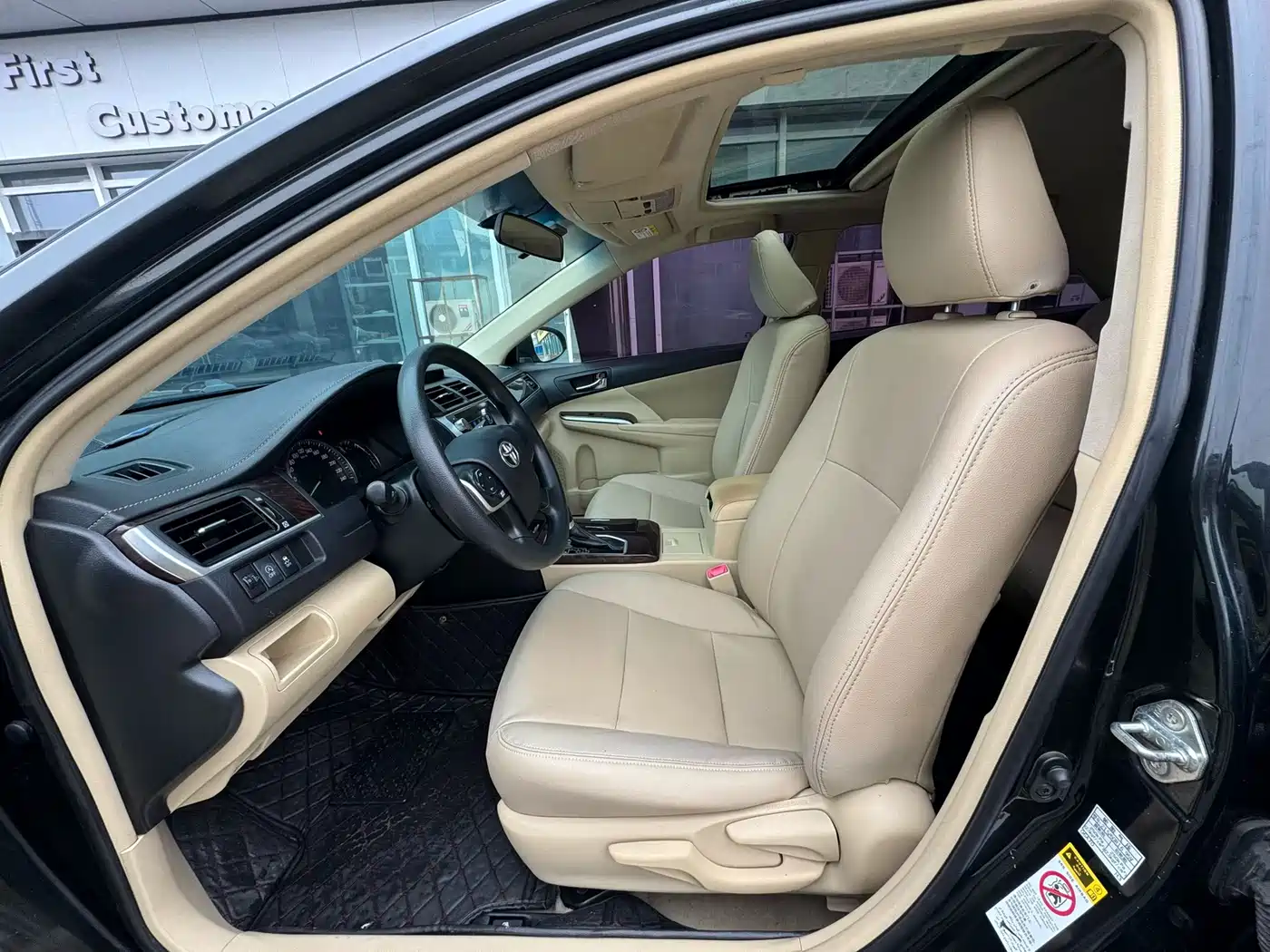 Toyota Camry 2016 2.0E 10th Anniversary Elite Edition фото 7