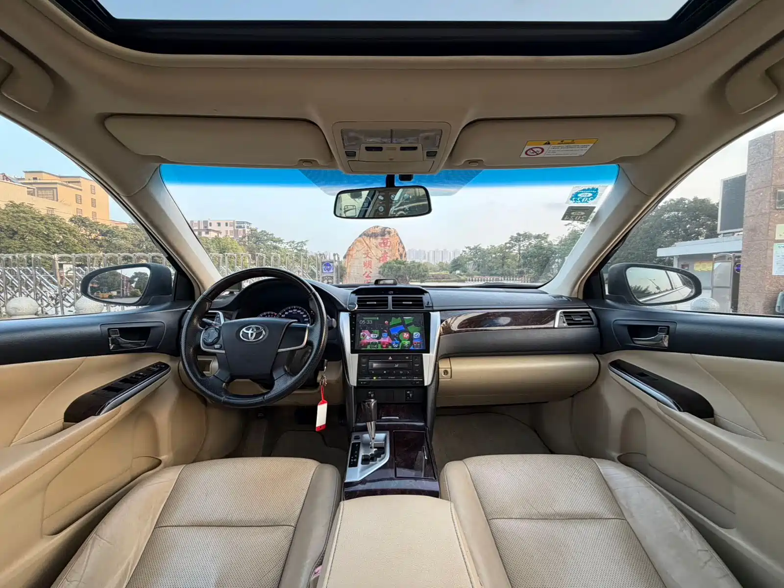 Фото 23 - Toyota Camry