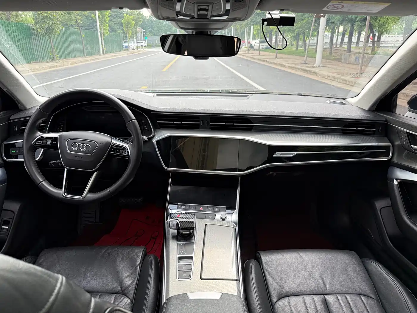 Фото 5 - Audi A6L