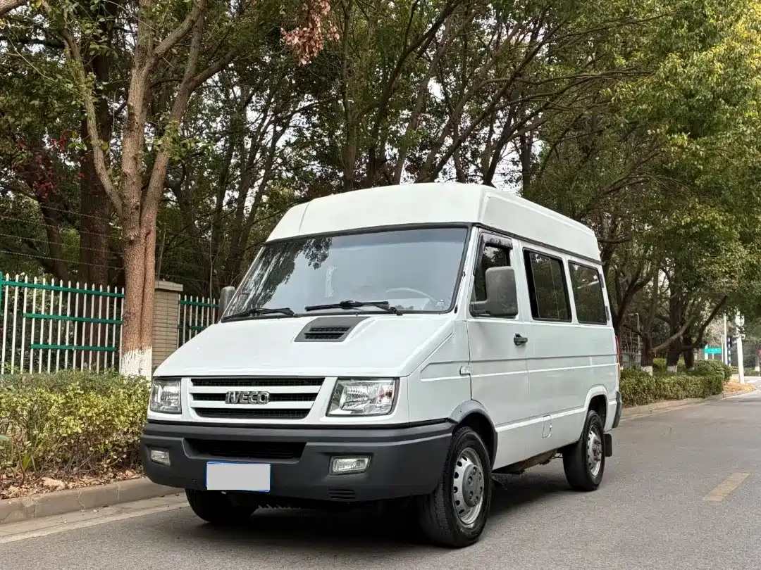 Iveco Daily 2017 2017 Model 2.5T A35 Bus 5-7 Seats 47Z5