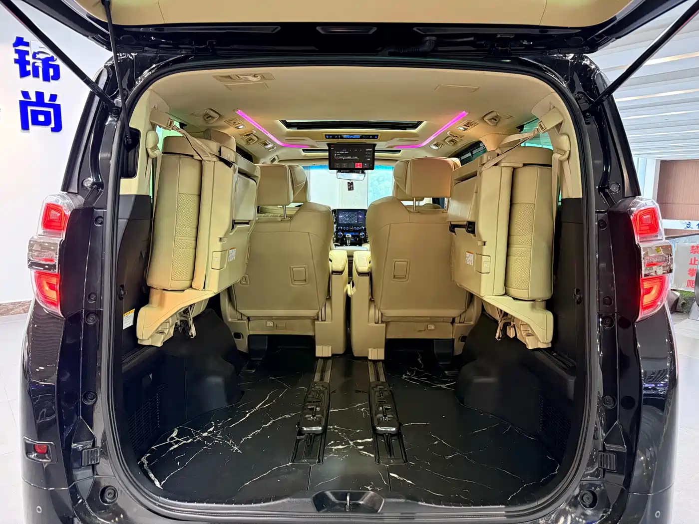 Toyota Vellfire 2020 Twin Engine 2.5L HV Premium Edition фото 12