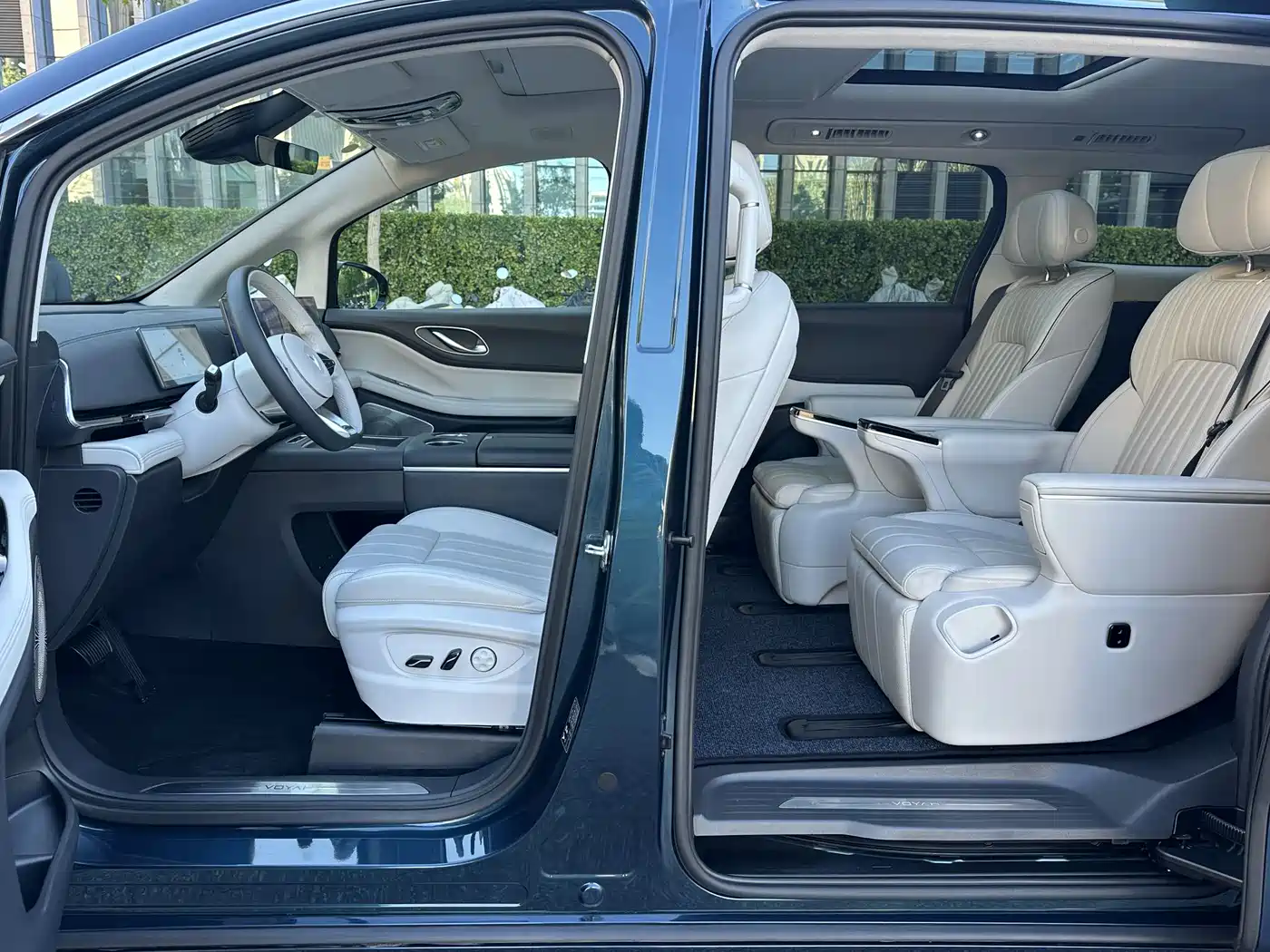 Voyah Auto Voyah Dreamer 2025 PHEV AWD Flagship Kunpeng Edition фото 6