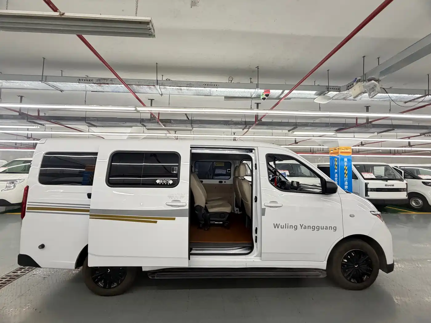 Wuling Motors Wuling Yangguang 2026 2026 Model 440km Passenger Van Comfort Version (9-Seater)