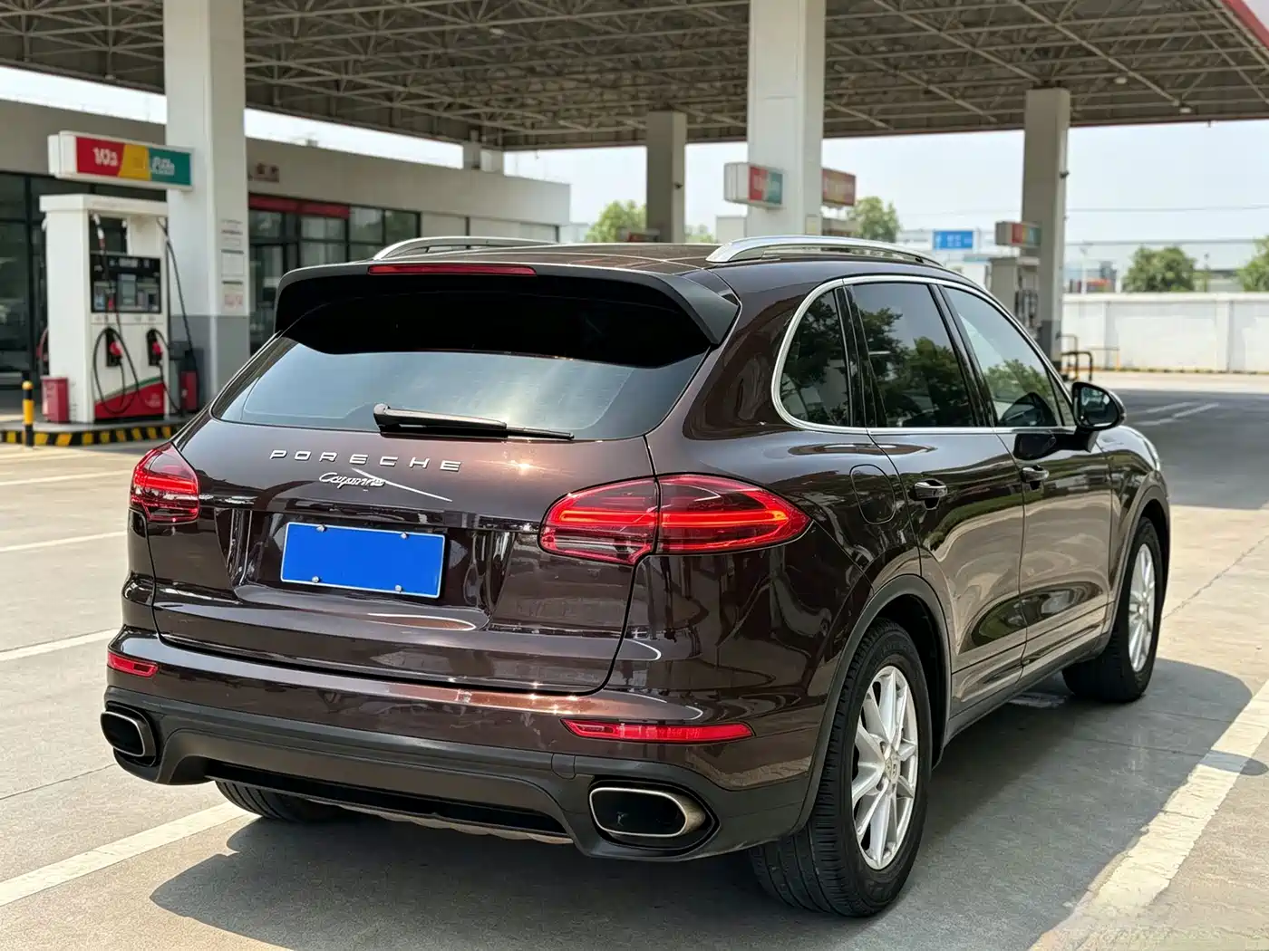 Photo 7 - Porsche Cayenne