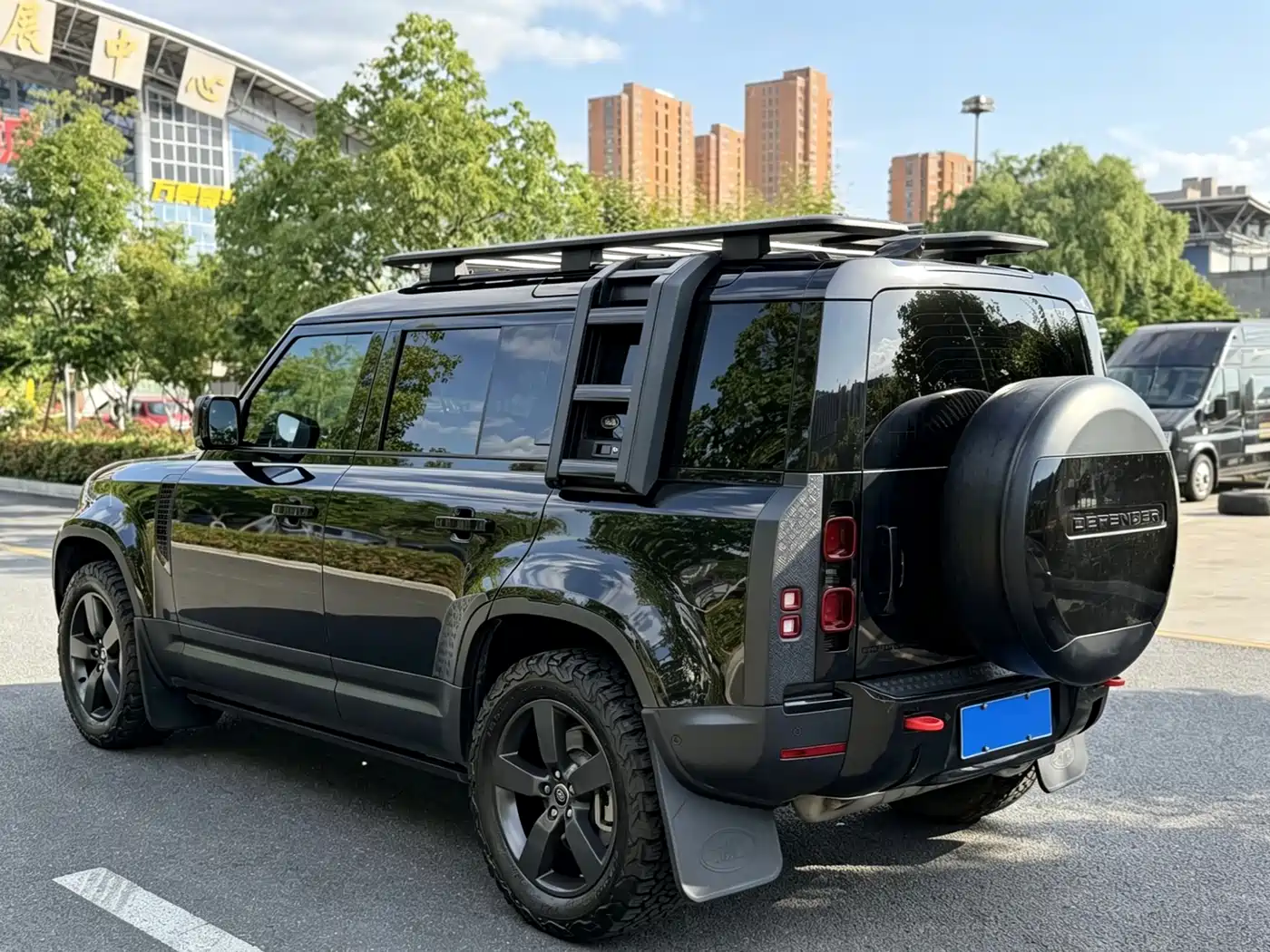 Land Rover Defender 2021 110 P400 Dark Special Edition фото 3