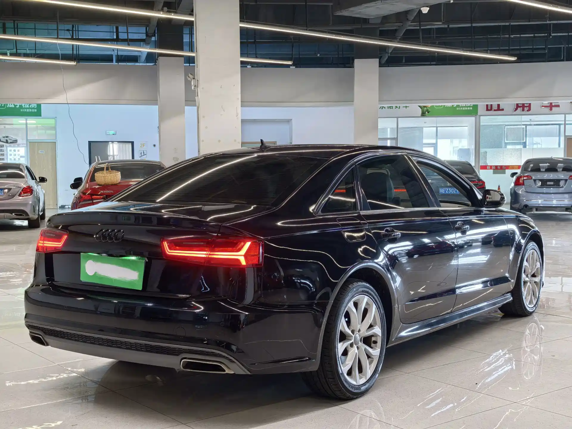 Фото 5 - Audi A6L