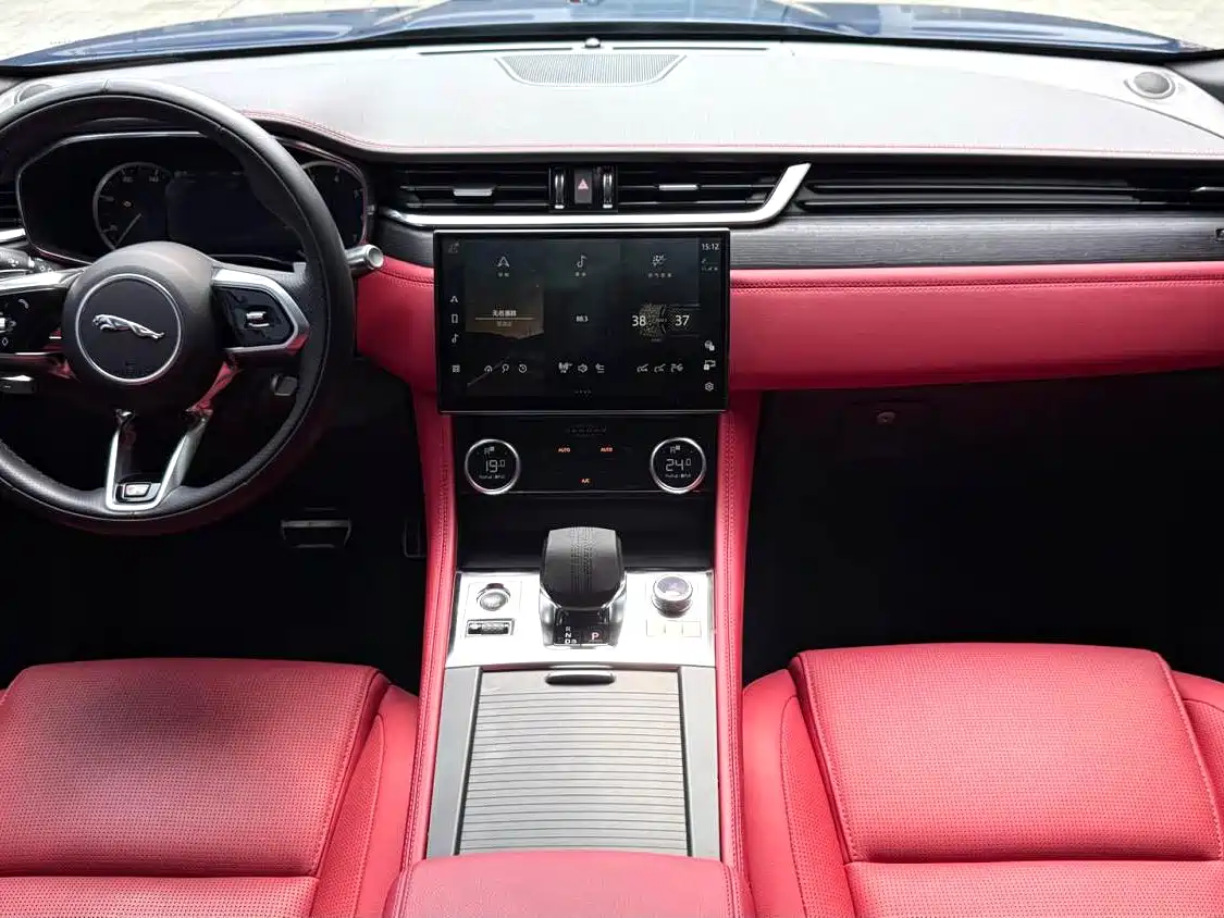 Jaguar F-PACE 2022 P250 R-Dynamic BLACK фото 7