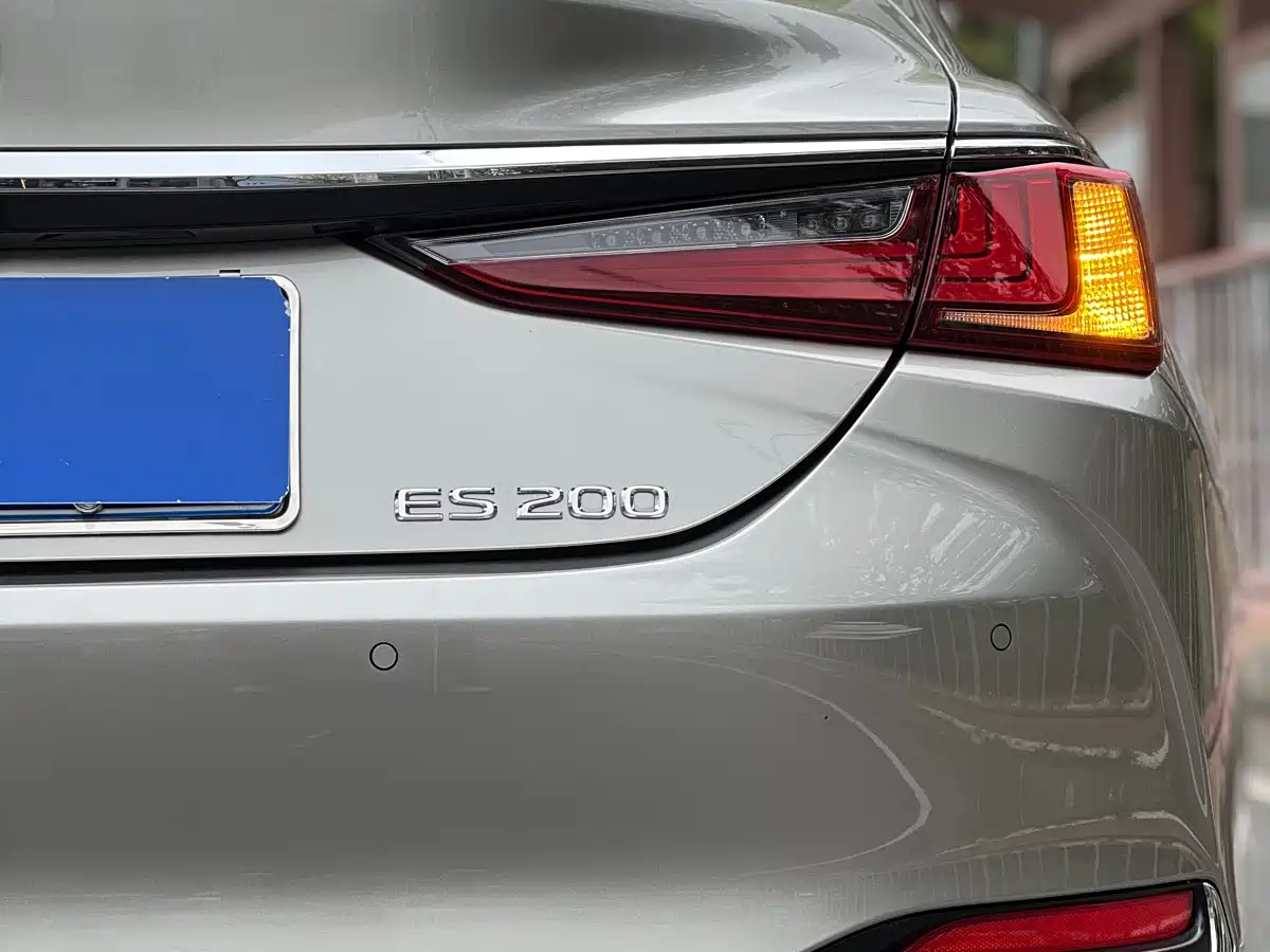 Lexus ES 2020 200 Luxury фото 19