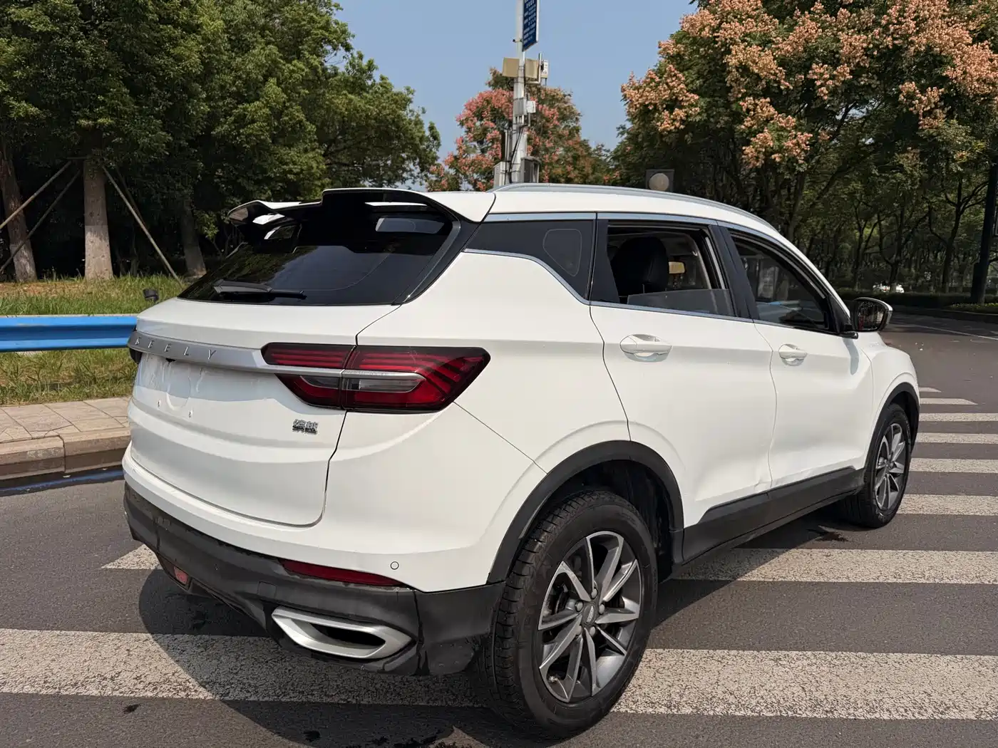 Фото 4 - Geely Coolray