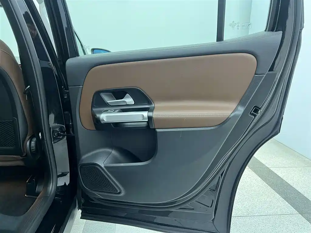 Mercedes-Benz GLB 2024 Facelift GLB 220 Dynamic фото 19