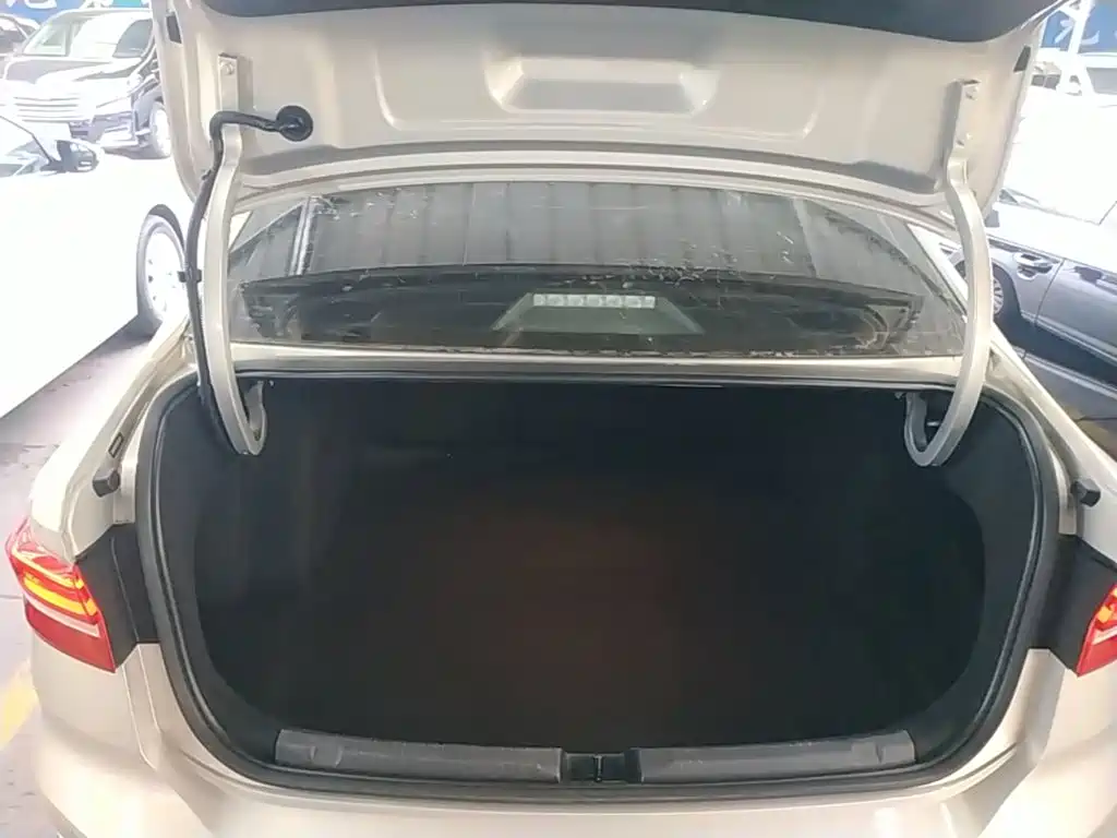 Volkswagen Lavida 2019 1.5L Automatic Comfort Edition China VI 19