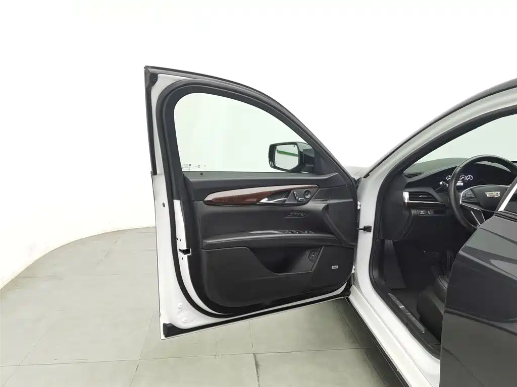 Photo 8 - Cadillac CT6