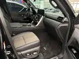 Photo 6 - Lexus LX