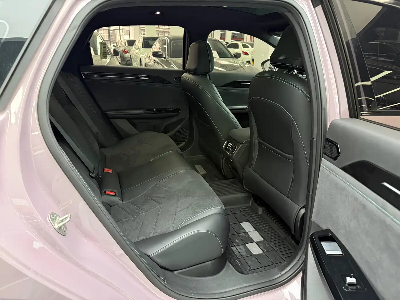 Geely Galaxy Galaxy L6 2024 125km Creative Edition фото 12