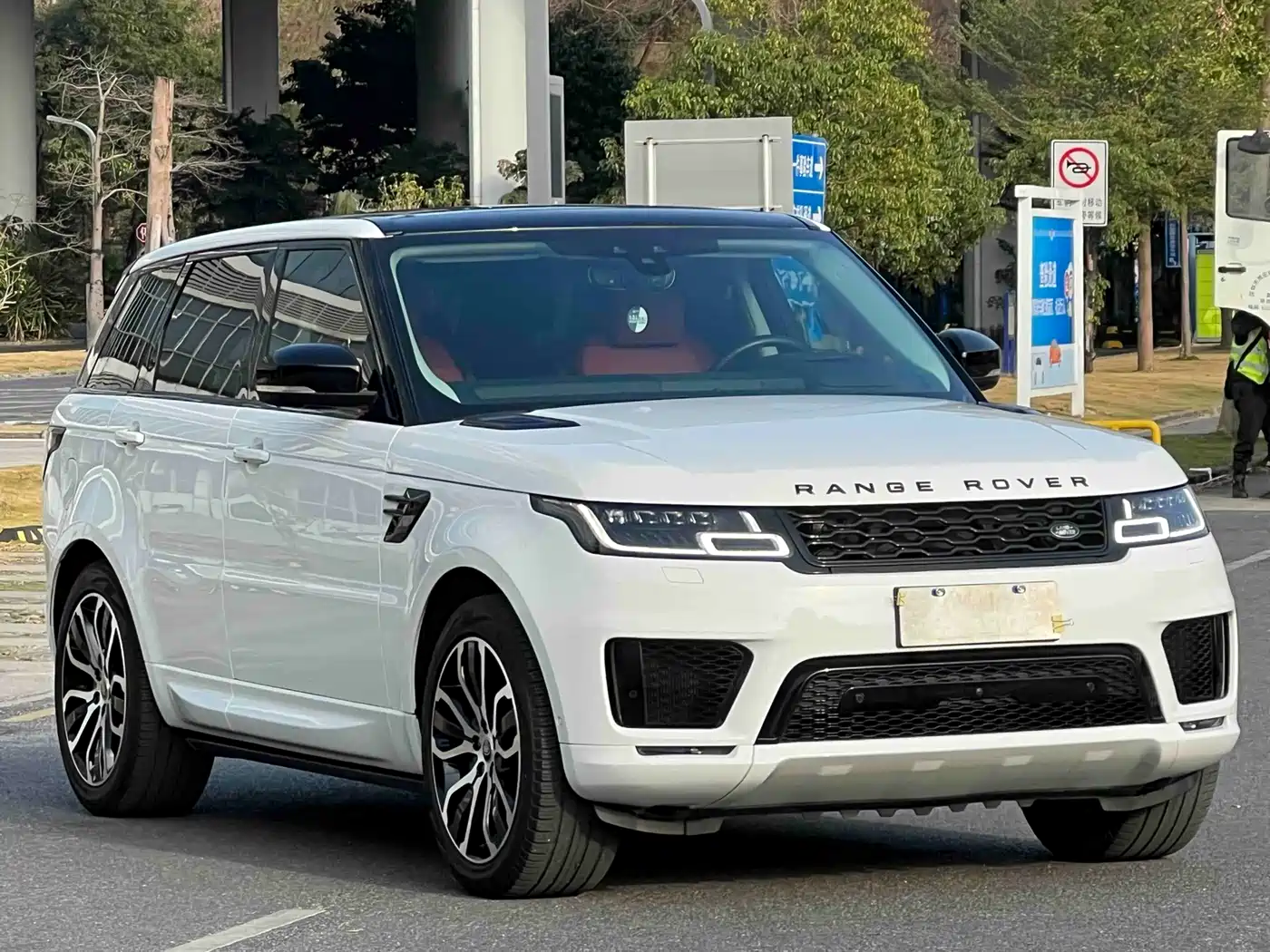 Land Rover Range Rover Sport 2021 3.0 L6 Gloss Black Edition фото 3