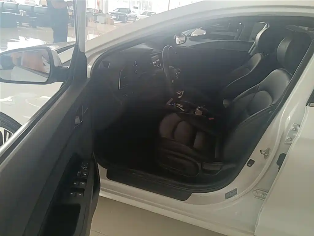 Hyundai Elantra 2018 1.4T DCT Dynamic·Vitality Model фото 16