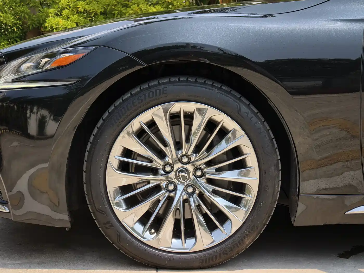 Фото 6 - Lexus LS