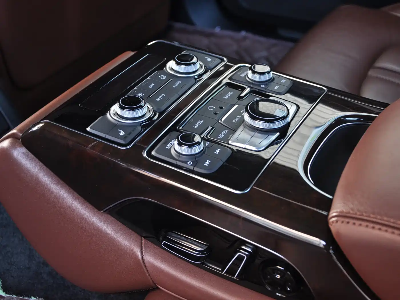 Audi A8 2013 A8L 55 TFSI quattro Luxury фото 13
