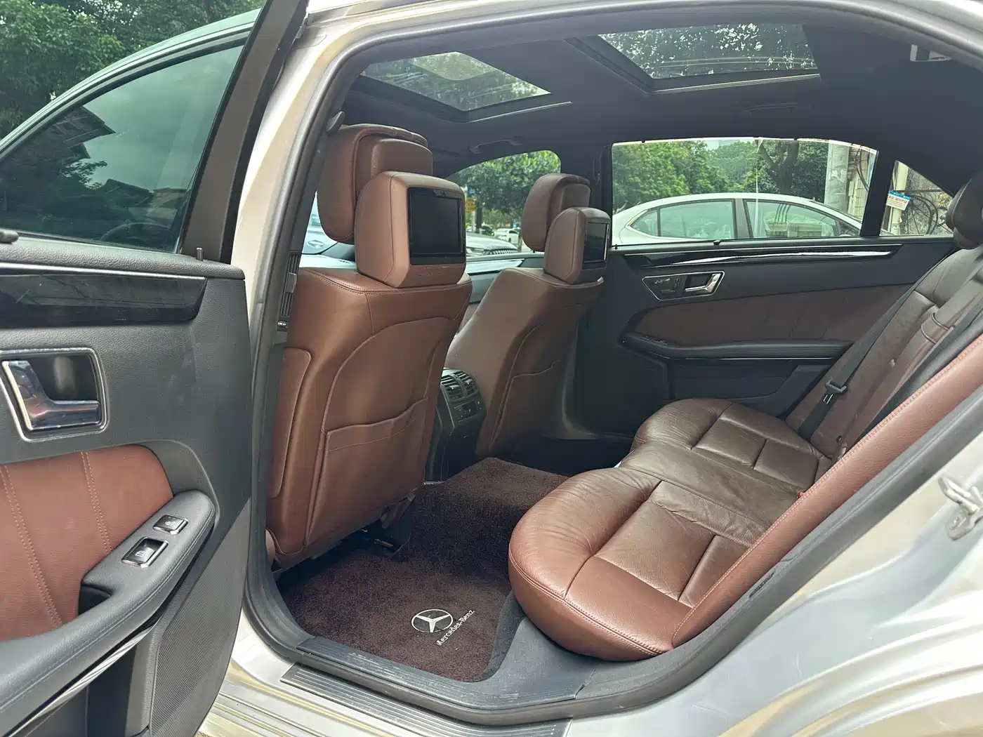 Mercedes-Benz E-Class 2011 E 300 L Fashion Premium фото 9