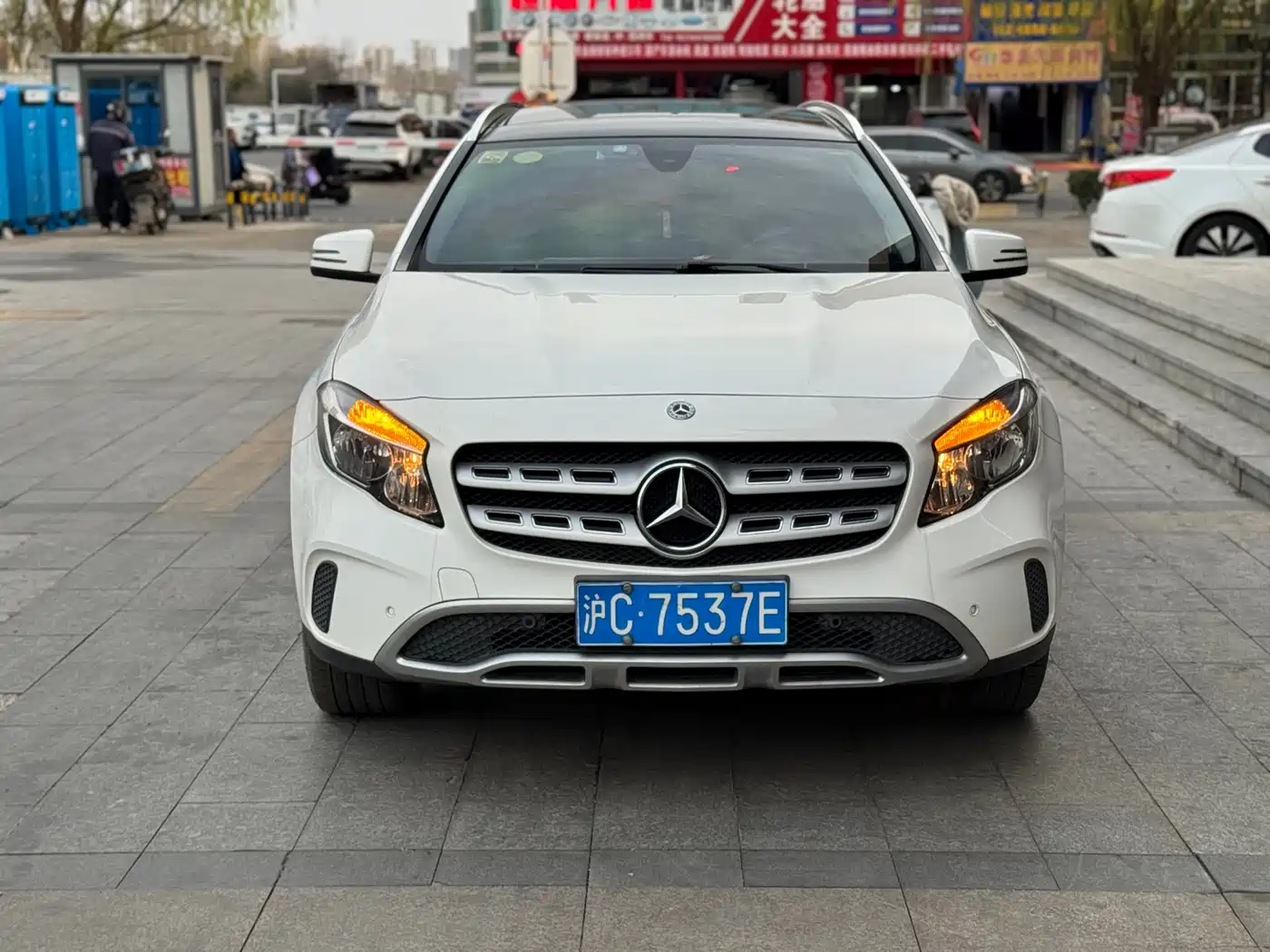 MERCEDES-BENZ GLA