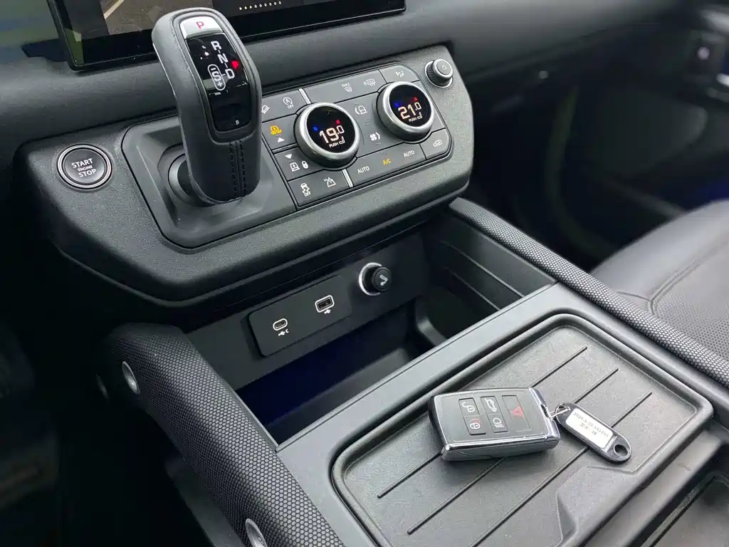 Фото 23 - Land Rover Defender