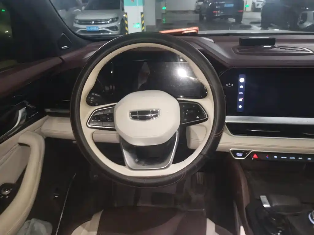 Фото 6 - Geely Monjaro