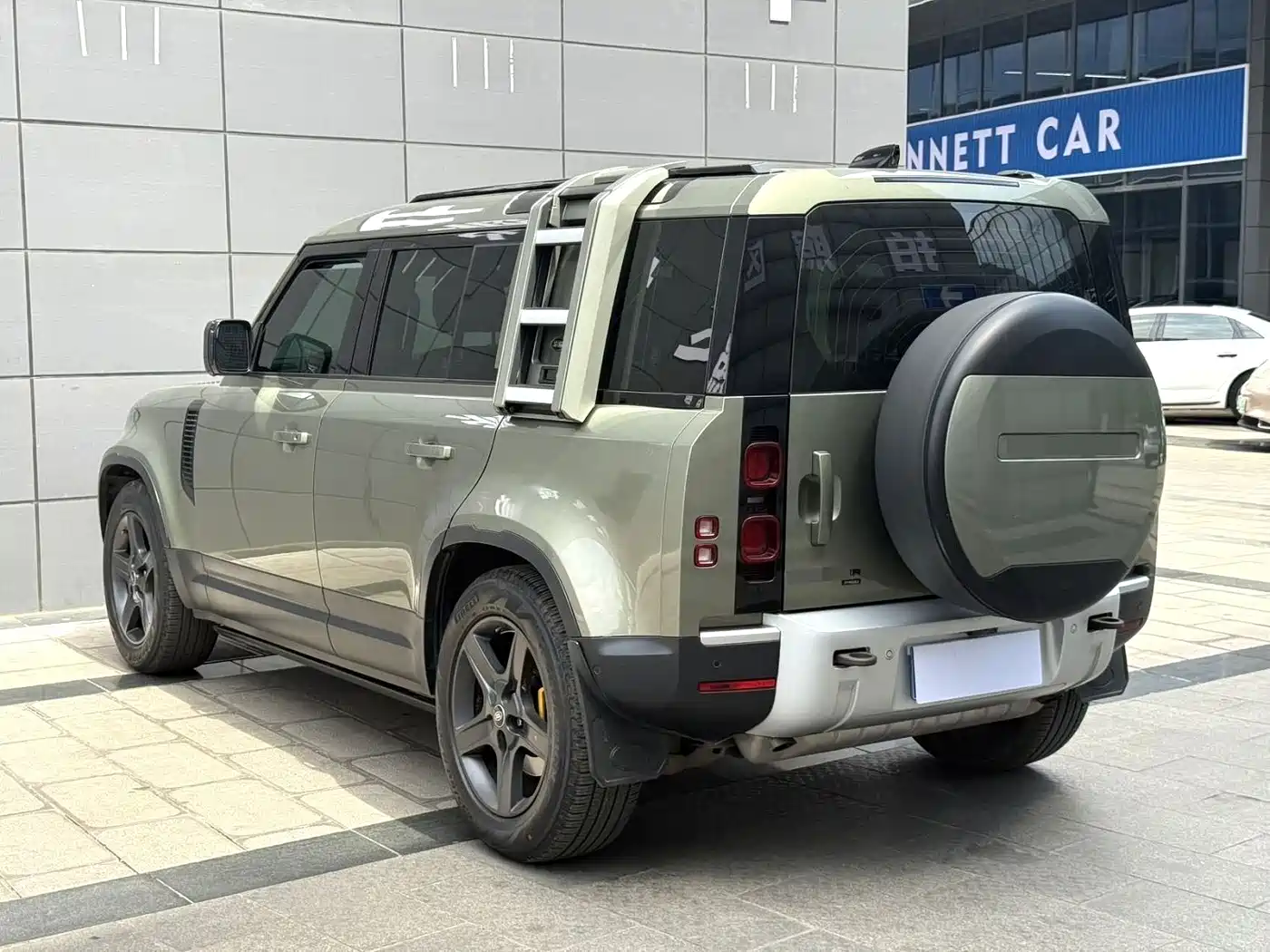 Land Rover Defender 2021 110 P400 SE фото 4