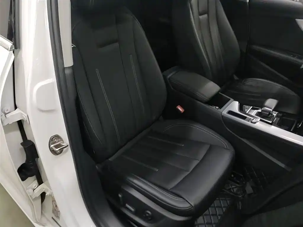 Audi A4L 2020 40 TFSI Luxury Elegance фото 24