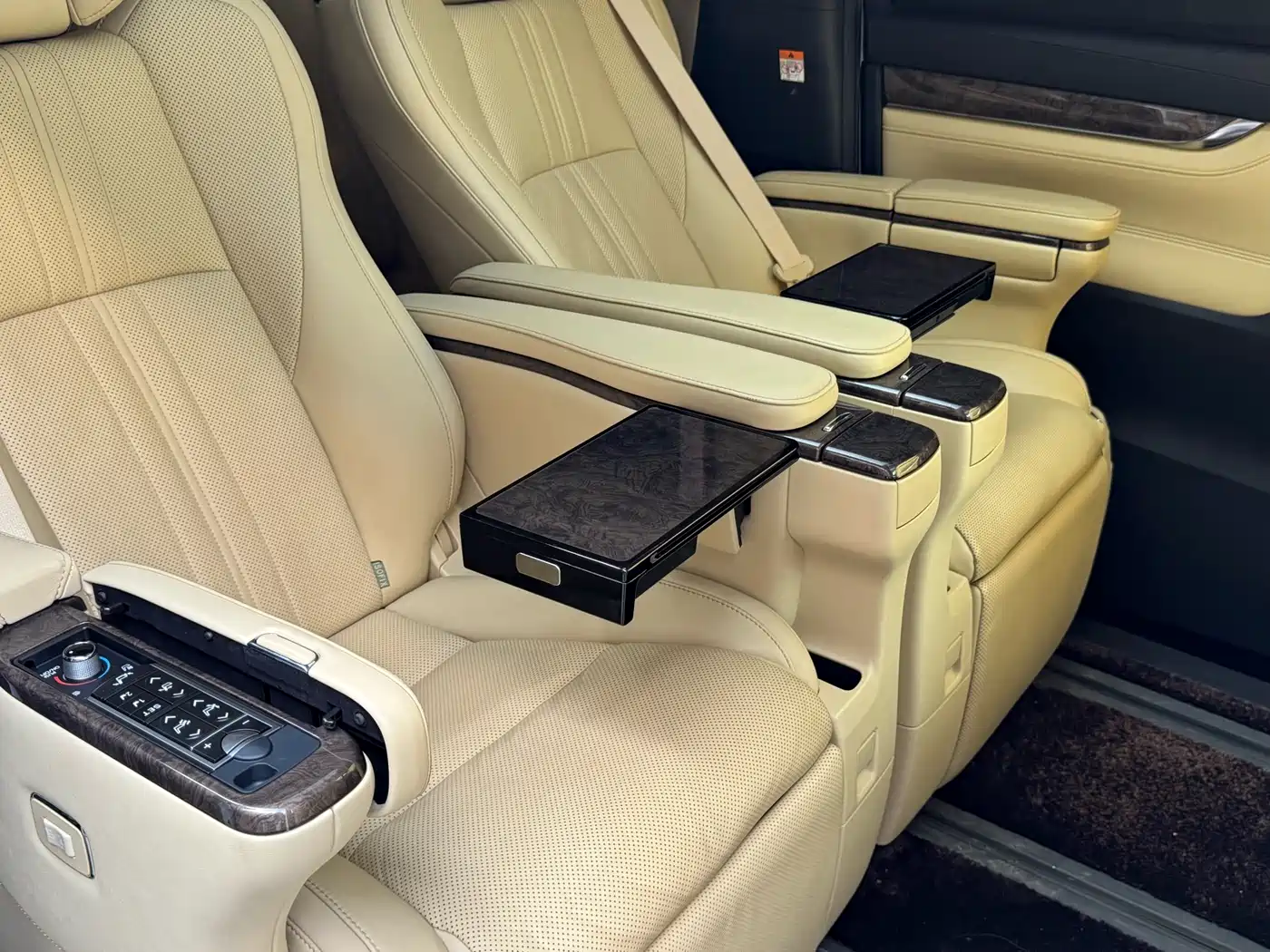 Toyota Alphard 2021 Hybrid 2.5L Premium фото 18