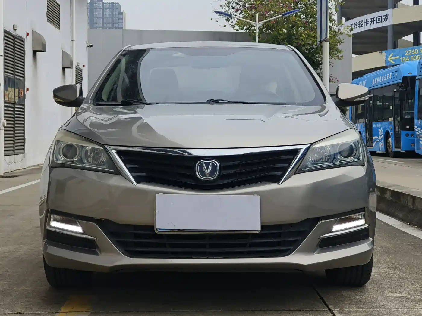 CHANGAN YUEXIANG V7