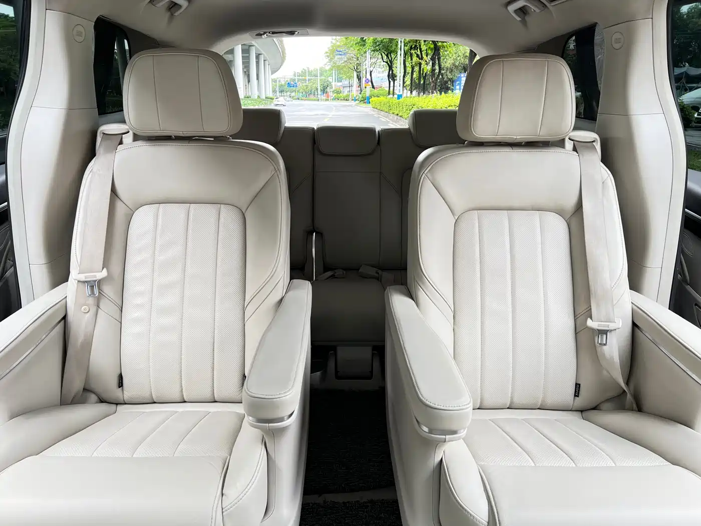 GAC Trumpchi Trumpchi M8 2018 320T Exclusive Edition фото 16