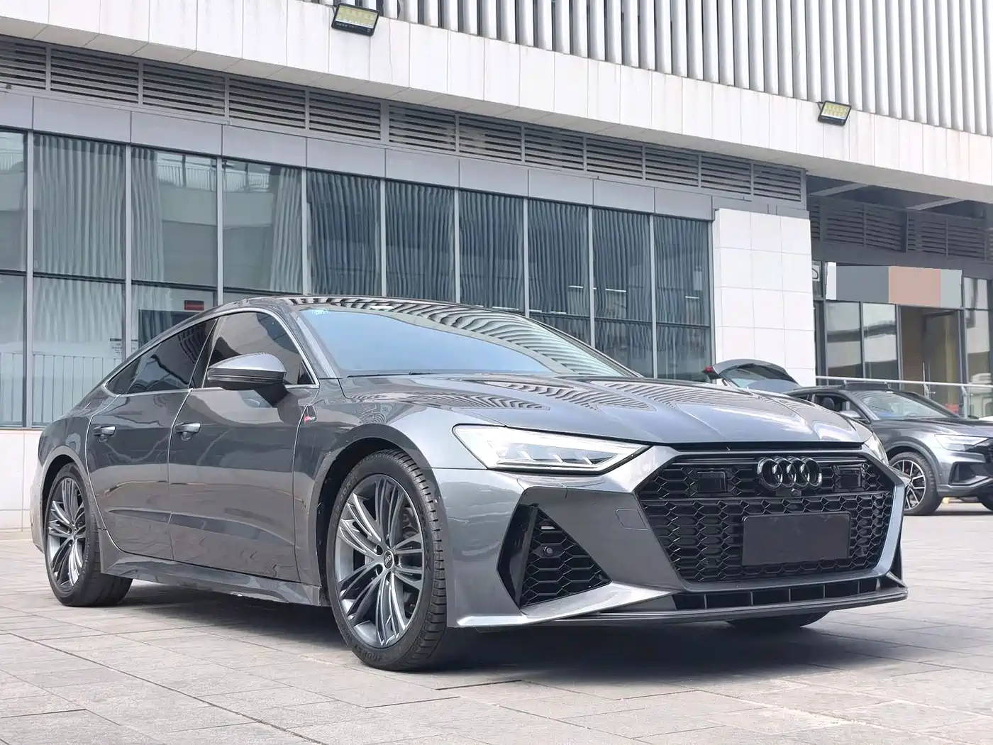 Audi A7 2023 Model 45 TFSI Premium Selection Edition фото 3