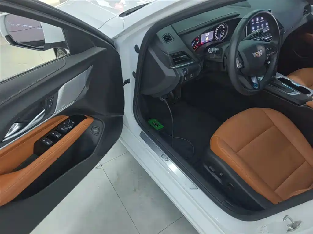 CADILLAC CT4