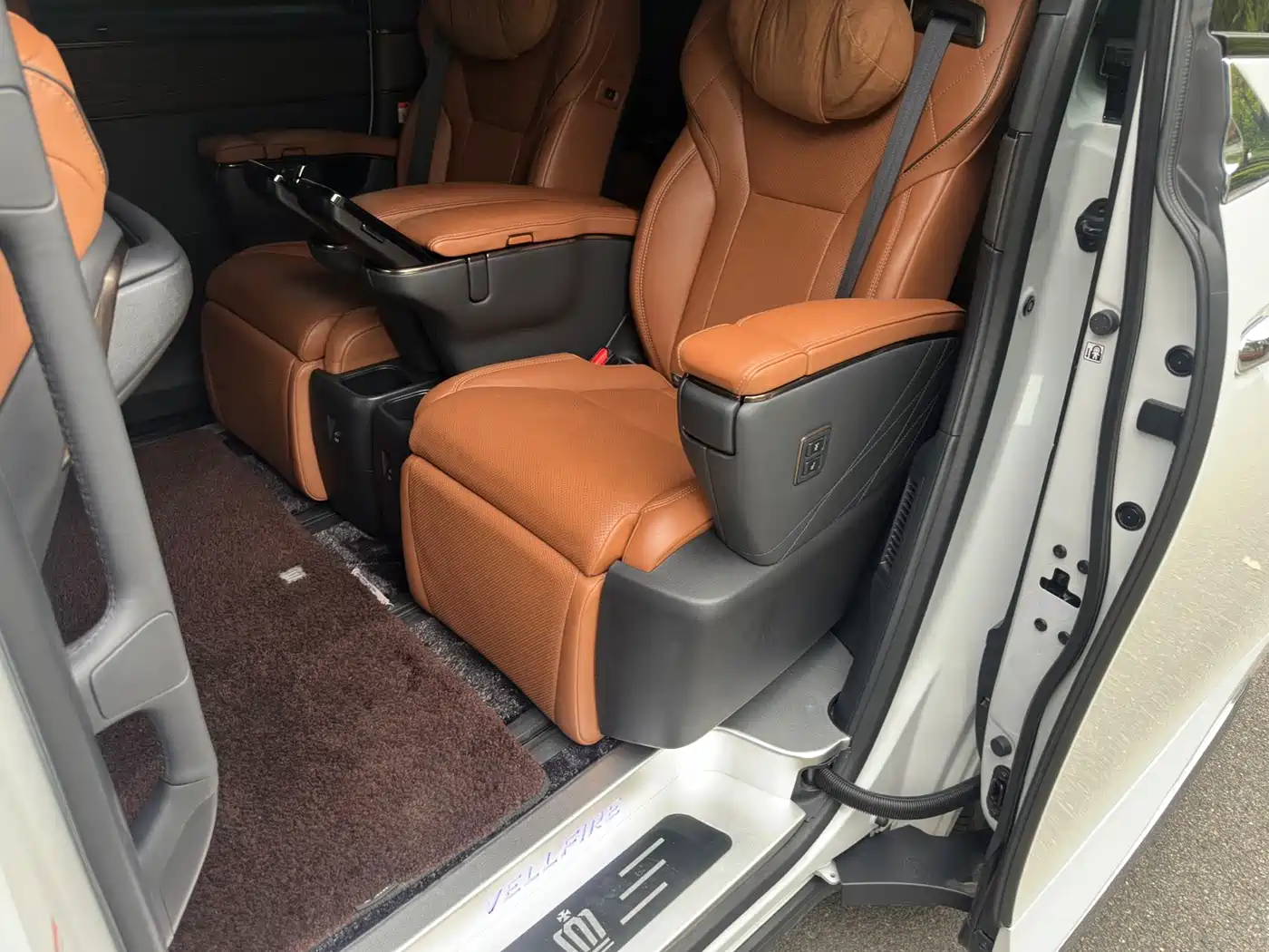 Toyota Vellfire 2024 Crown Hybrid 2.5L Executive Premium Edition фото 13