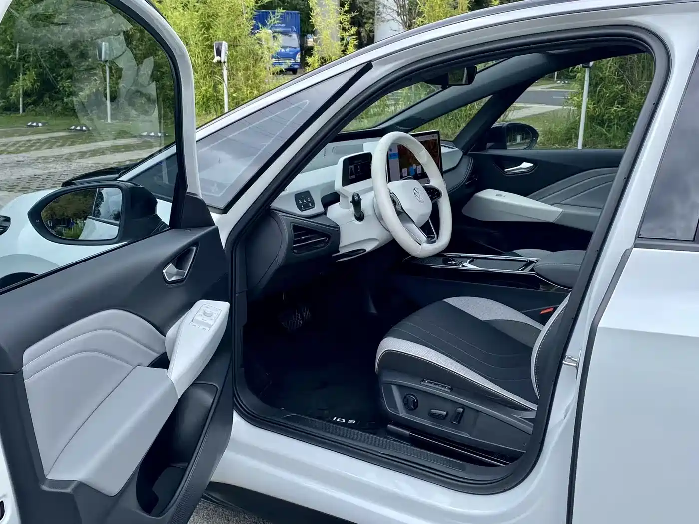 Volkswagen ID.3 2025 Smart Ultimate Intelligent Edition фото 4