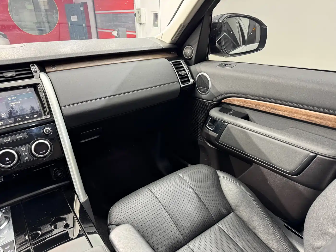 Land Rover Discovery 2019 3.0 SC V6 HSE LUXURY фото 12
