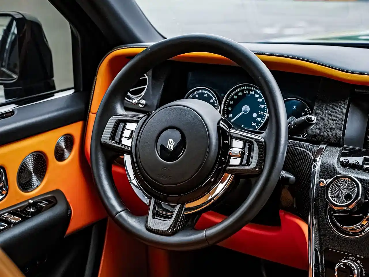 صورة 5 - Rolls-Royce Cullinan