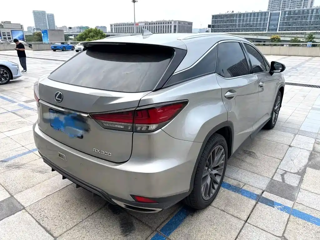 Photo 3 - Lexus RX