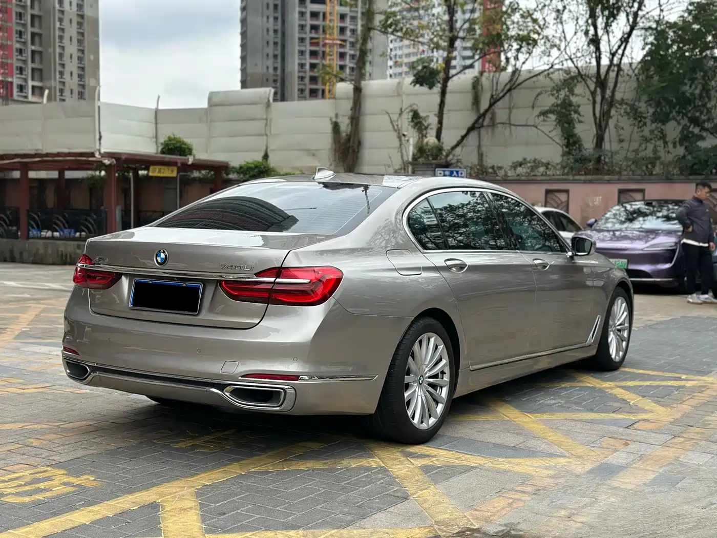 BMW 7 Series 2017 740Li Leading Edition фото 26