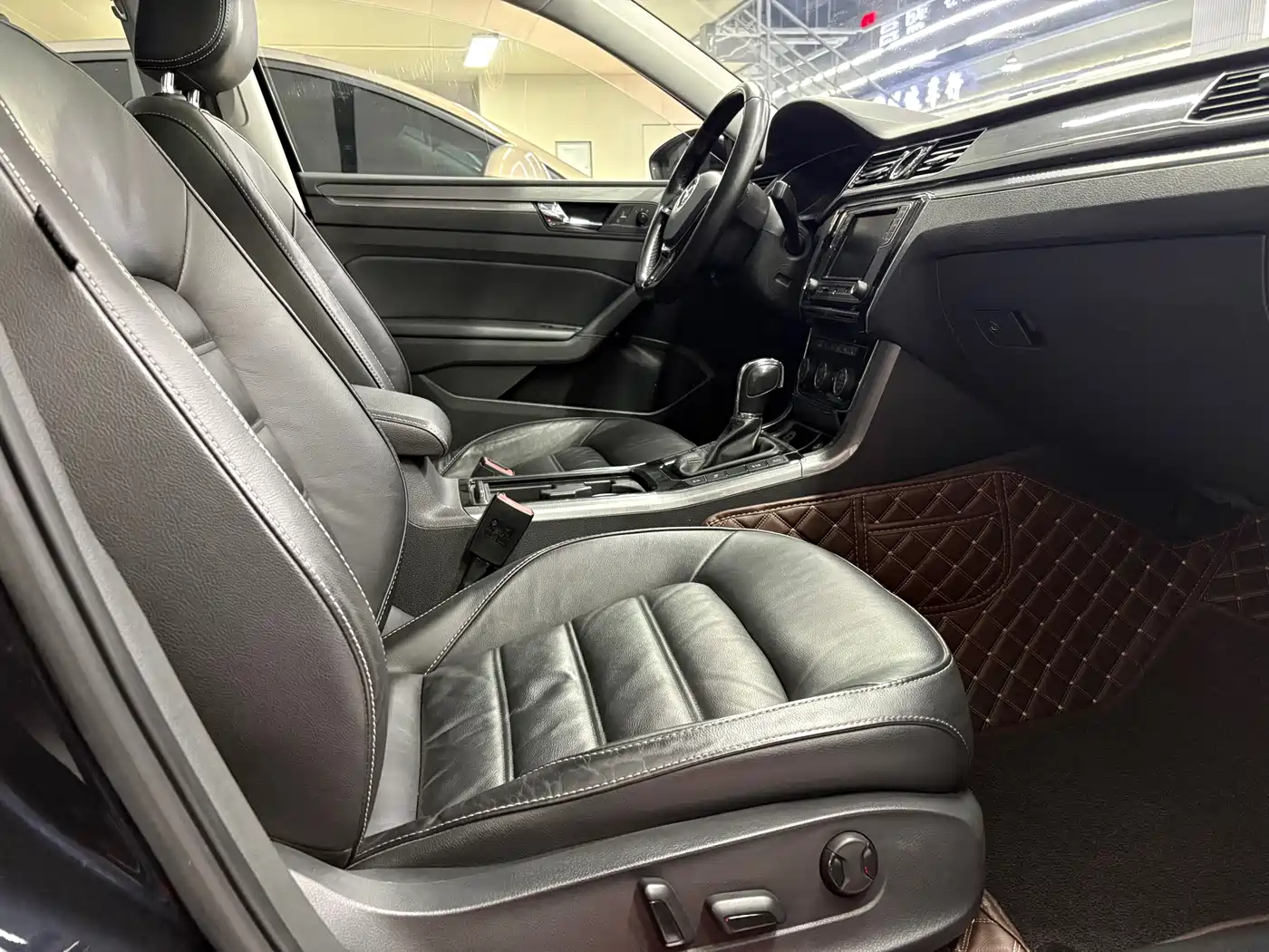 Volkswagen Passat 2017 330TSI DSG Prestige фото 13