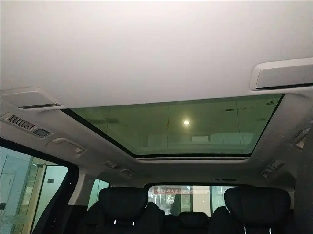 Hongqi HQ9 2023 2.0T Smart Connect Flag Enjoy Edition фото 8