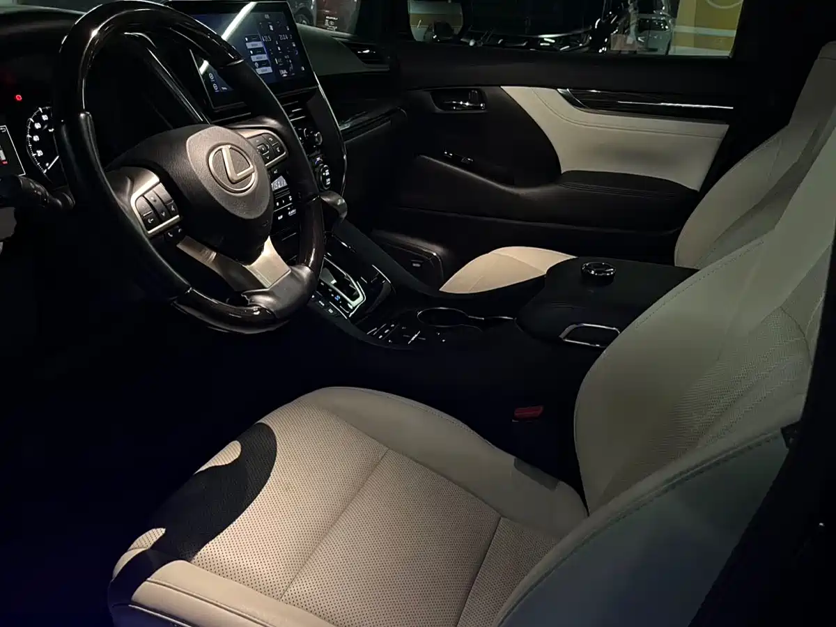 Lexus LM 2020 300h Seven-Seater Elegance Edition фото 6