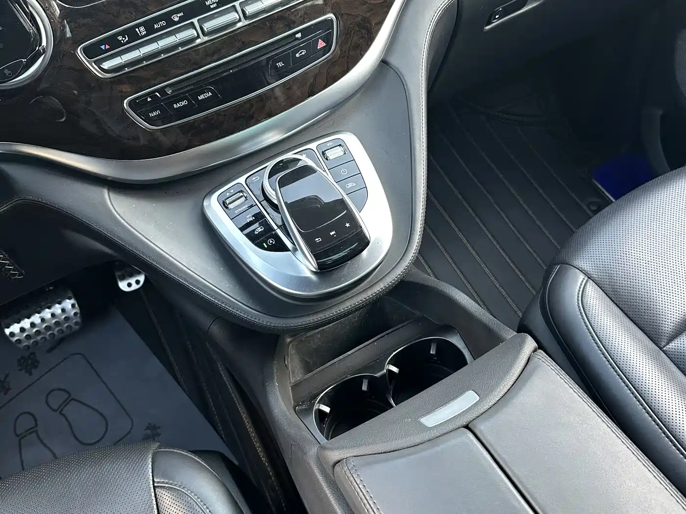 Mercedes-Benz V-Class 2018 V 260 L Premium Long Wheelbase Edition China VI фото 22