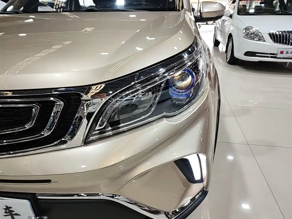 Фото 24 - Geely Vision X3