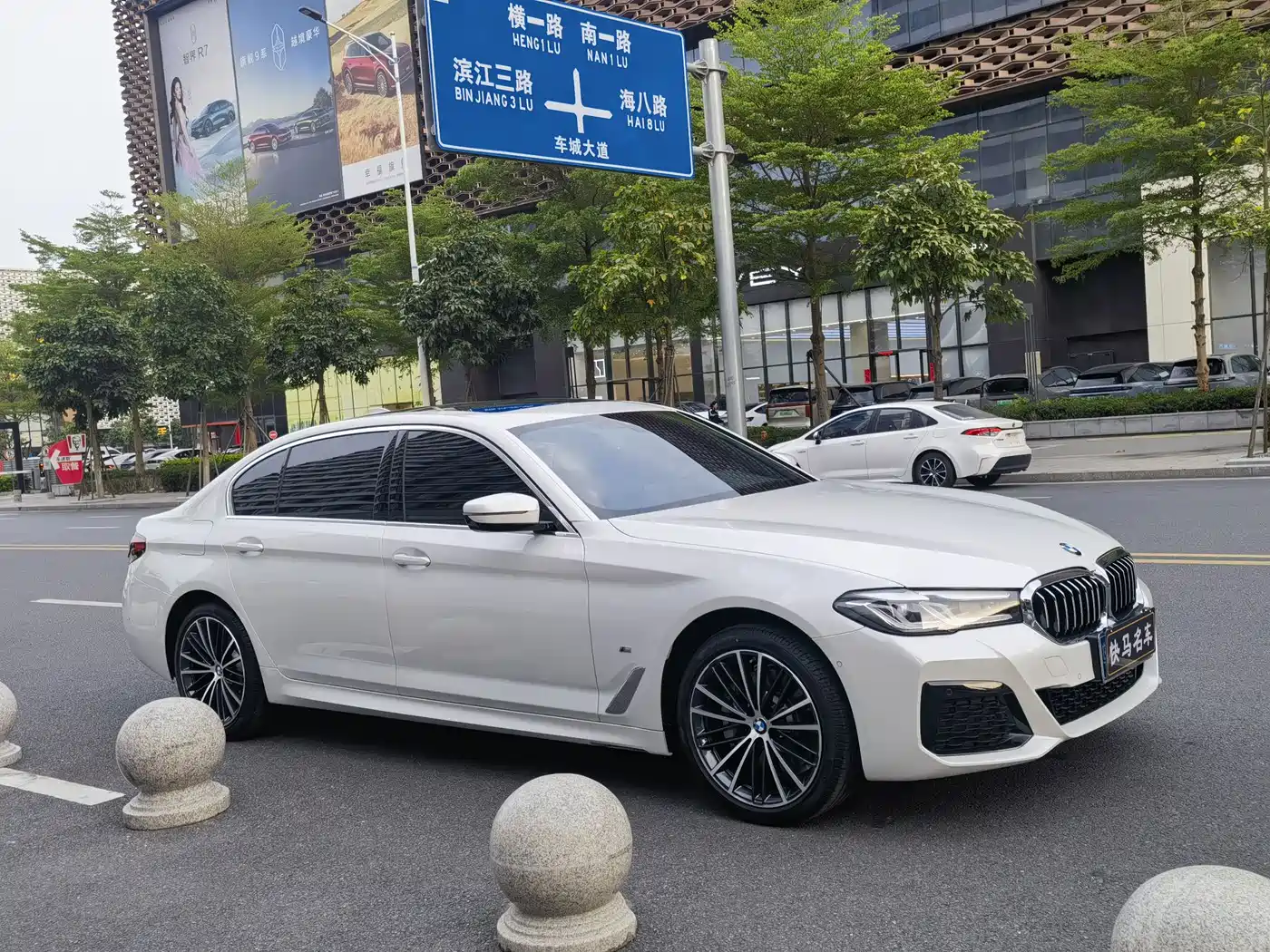 BMW 5 Series 2023 530Li Leading M Sport Package фото 6