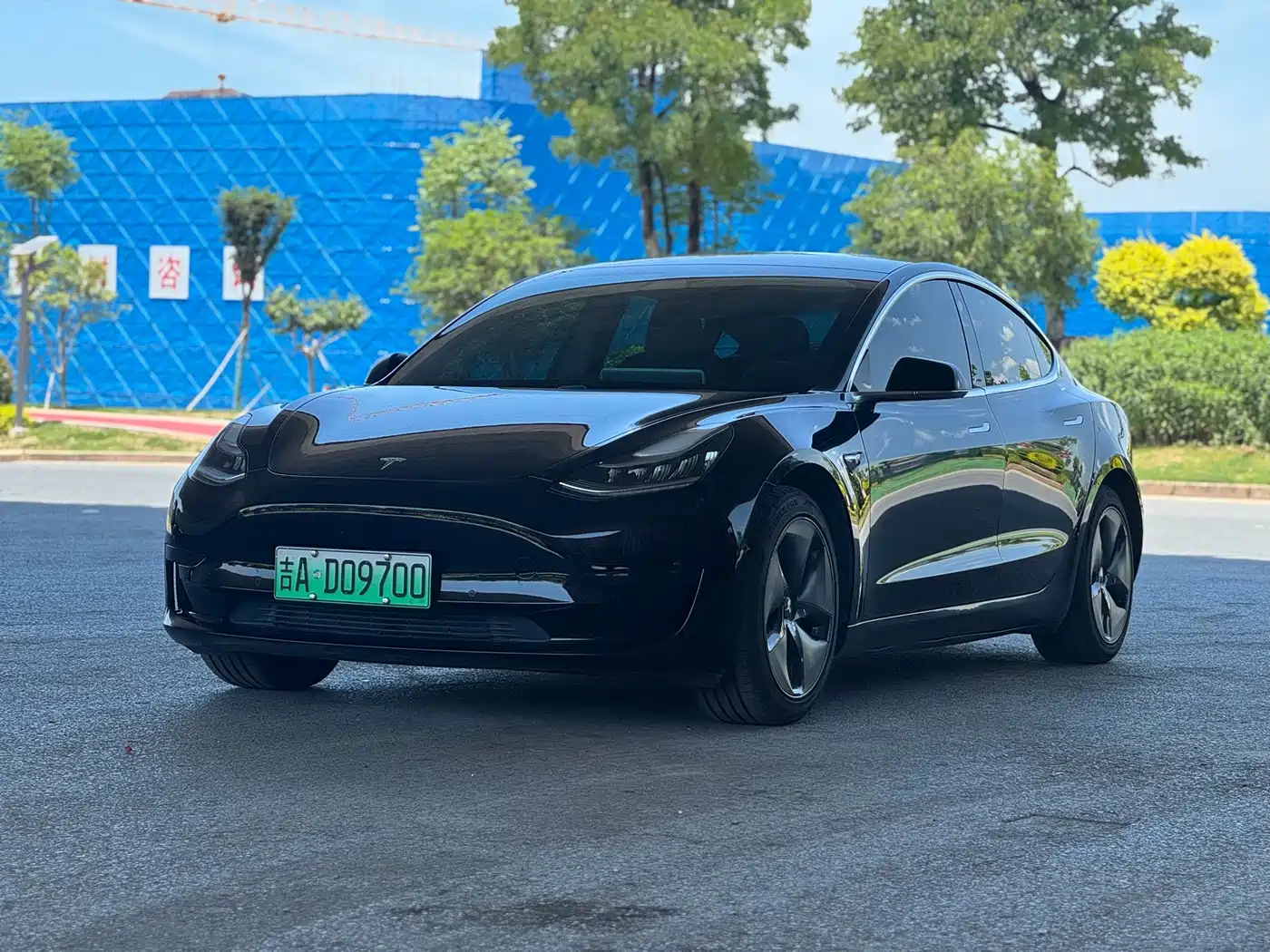 TESLA MODEL 3