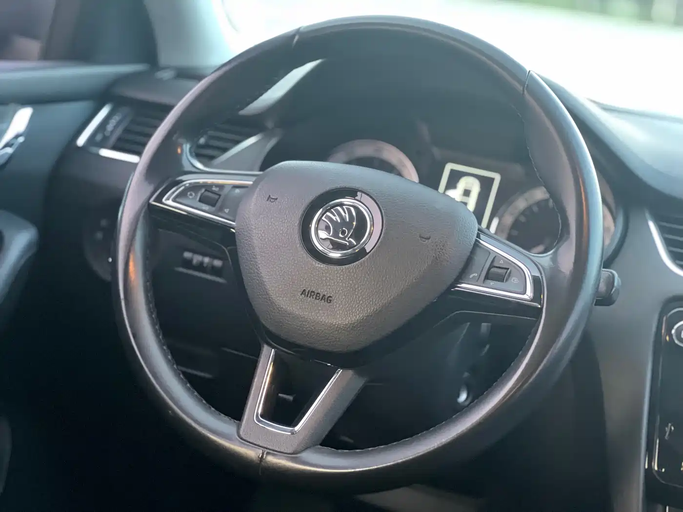 Škoda Octavia 2018 TSI230 DSG Luxury Edition фото 8