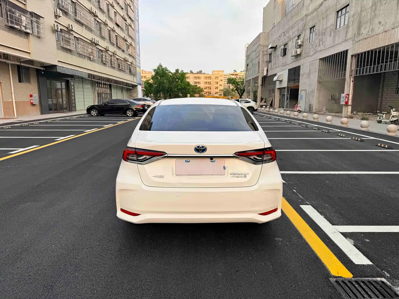 Toyota Corolla 2022 Hybrid 1.8L E-CVT Pioneer Edition фото 8