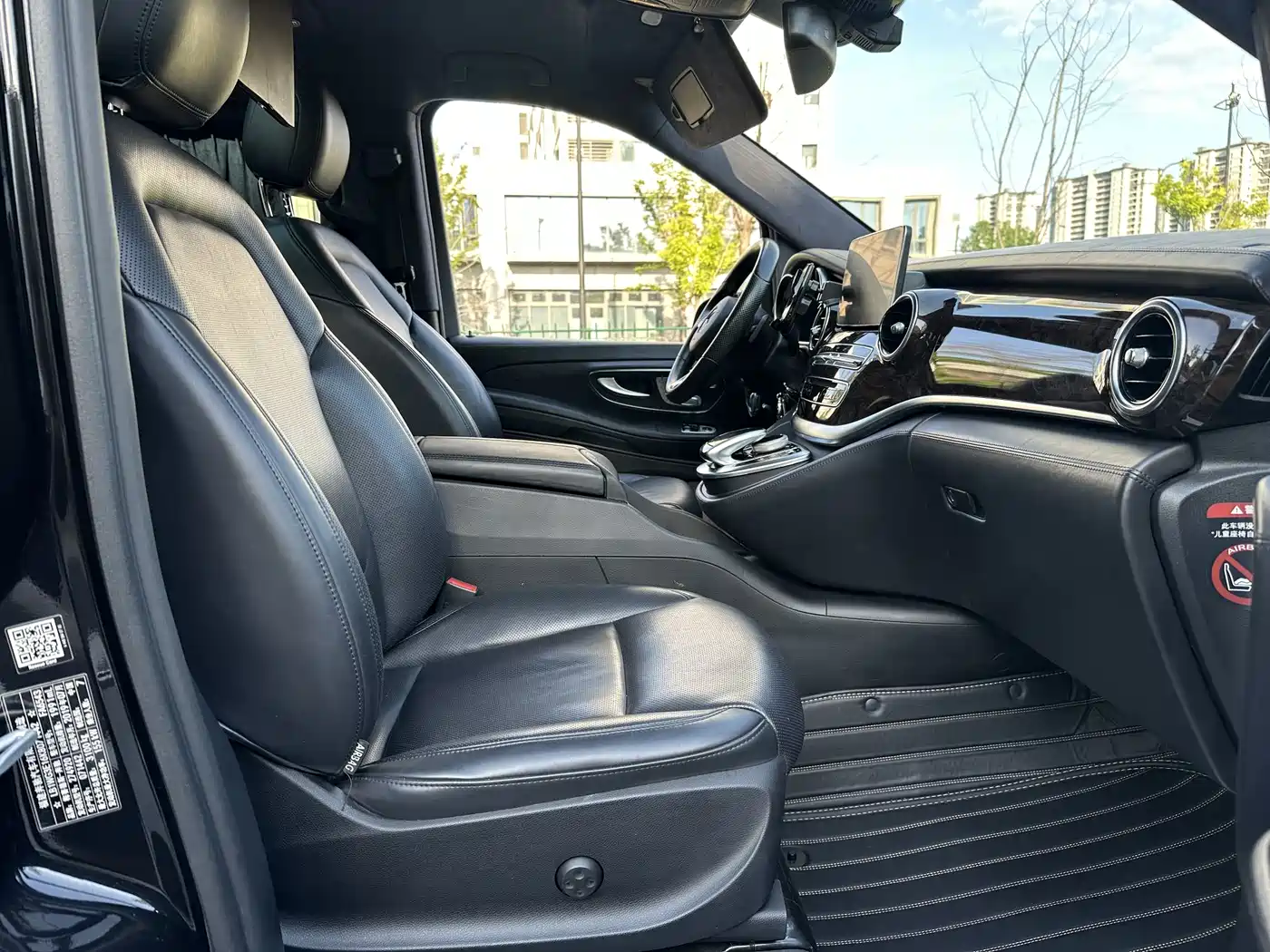 Mercedes-Benz V-Class 2018 V 260 L Premium Long Wheelbase Edition China VI фото 12